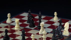 Jogo de xadrez online movimenta peças de verdade - TecMundo