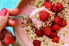 Jogurtu granola z malinkami obraz stock Jogurtu granola z malinkami obraz stock