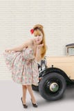 Jolie fille de pin-up envoyant des baisers Photographie stock libre de droits Jolie fille de pin-up envoyant des baisers Photographie stock libre de droits