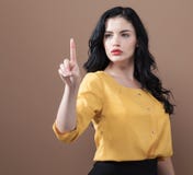 Jonge bedrijfsvrouw die iets richten Stock Fotografie Jonge bedrijfsvrouw die iets richten Stock Fotografie