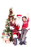Jonge geitjes met Santa Claus stock fotografie Jonge geitjes met Santa Claus stock fotografie