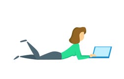 Jonge vrouw die terwijl het gebruiken van een laptop computer liggen Vlakke vectorillustratie Geïsoleerdj op witte achtergrond vector illustratie Jonge vrouw die terwijl het gebruiken van een laptop computer liggen Vlakke vectorillustratie Geïsoleerdj op witte achtergrond vector illustratie