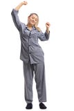 Jonge vrouw in pyjama's die uitrekken royalty-vrije stock afbeelding Jonge vrouw in pyjama's die uitrekken royalty-vrije stock afbeelding