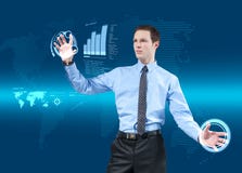 Jonge zakenman die nieuwe technologieën gebruikt