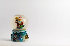 Jordklot för snö för vintersanta billig prydnadssak arkivbild Jordklot för snö för vintersanta billig prydnadssak arkivbild