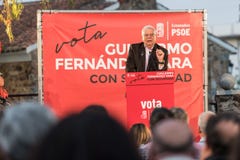 Josep Borrell, PSOE-kandidaat in de Europese verkiezingen, tijdens zijn die toespraak op de vergadering in Caceres wordt gehouden royalty-vrije stock foto's Josep Borrell, PSOE-kandidaat in de Europese verkiezingen, tijdens zijn die toespraak op de vergadering in Caceres wordt gehouden royalty-vrije stock foto's