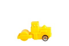 Jouet jaune de rouleau compresseur d'isolement sur le fond blanc photographie stock Jouet jaune de rouleau compresseur d'isolement sur le fond blanc photographie stock