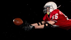 Joueur de football américain photographie stock libre de droits Joueur de football américain photographie stock libre de droits