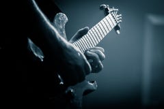 Joueur de guitare solo photographie stock libre de droits Joueur de guitare solo photographie stock libre de droits