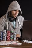 Joueur de poker en ligne pissé de Photographie stock Joueur de poker en ligne pissé de Photographie stock