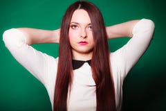 Jovem mulher da beleza no cabelo longo reto imagens de stock royalty free Jovem mulher da beleza no cabelo longo reto imagens de stock royalty free