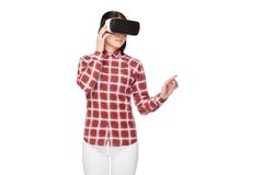 Jovem mulher nos auriculares de VR que passa o tempo no Cyberspace imagens de stock royalty free Jovem mulher nos auriculares de VR que passa o tempo no Cyberspace imagens de stock royalty free