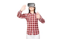 Jovem mulher nos auriculares de VR que viajam no Cyberspace imagem de stock royalty free Jovem mulher nos auriculares de VR que viajam no Cyberspace imagem de stock royalty free
