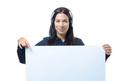 Jovem mulher que veste uns auriculares com um sinal fotos de stock Jovem mulher que veste uns auriculares com um sinal fotos de stock