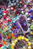 Joyería colorida mezclada del plástico de las joyas de la joyería foto de archivo Joyería colorida mezclada del plástico de las joyas de la joyería foto de archivo