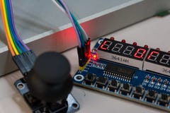 Joysticka Otwartego obwodu deski Łączący Arduino Śrubują Błękitnego PCB b zdjęcia stock Joysticka Otwartego obwodu deski Łączący Arduino Śrubują Błękitnego PCB b zdjęcia stock