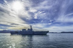 JS Ise, καταστροφέας ελικοπτέρων hyuga-κατηγορίας των θαλάσσιων πανιών Δύναμης Αυτοάμυνας της Ιαπωνίας στο λιμάνι Padang στοκ φωτογραφία με δικαίωμα ελεύθερης χρήσης JS Ise, καταστροφέας ελικοπτέρων hyuga-κατηγορίας των θαλάσσιων πανιών Δύναμης Αυτοάμυνας της Ιαπωνίας στο λιμάνι Padang στοκ φωτογραφία με δικαίωμα ελεύθερης χρήσης
