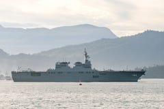 JS Ise, разоритель вертолета Hyuga-класса силы самообороны Японии морской плавает в гавани Padang стоковая фотография rf JS Ise, разоритель вертолета Hyuga-класса силы самообороны Японии морской плавает в гавани Padang стоковая фотография rf