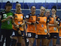 Jugadores tristes del balonmano de las mujeres fotos de archivo libres de regalías Jugadores tristes del balonmano de las mujeres fotos de archivo libres de regalías