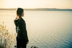 Jugendlich Mädchen allein Lizenzfreies Stockbild Jugendlich Mädchen allein Lizenzfreies Stockbild