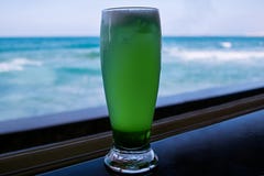 Jugo de la mezcla del limón y de la menta imagen de archivo Jugo de la mezcla del limón y de la menta imagen de archivo