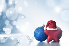 Julferiebakgrund som dekoreras med struntsaker, ljus girland Jul och för garneringkonst för nytt år design royaltyfri fotografi Julferiebakgrund som dekoreras med struntsaker, ljus girland Jul och för garneringkonst för nytt år design royaltyfri fotografi