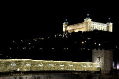 Juls ljus i Toledo, Spanien Luces de Navidad en Toledo, España royaltyfria foton Juls ljus i Toledo, Spanien Luces de Navidad en Toledo, España royaltyfria foton