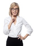 Junge Frau vor Spiegel im Verfassungsraum Lizenzfreie Stockfotografie Junge Frau vor Spiegel im Verfassungsraum Lizenzfreie Stockfotografie