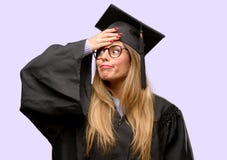 Junge schöne graduierte Studentin stockfotos Junge schöne graduierte Studentin stockfotos