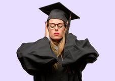 Junge schöne graduierte Studentin lizenzfreie stockbilder Junge schöne graduierte Studentin lizenzfreie stockbilder