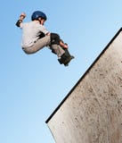 Junge Skateboarding