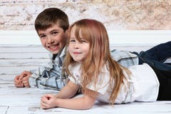 Junge und Mädchen zusammen Stockbild Junge und Mädchen zusammen Stockbild