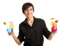 Junger Barmixer mit Alkoholcocktail lizenzfreie stockfotos Junger Barmixer mit Alkoholcocktail lizenzfreie stockfotos