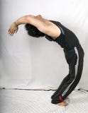 Junges indisches vorbildliches Handelnsurya namaskar Ausdehnen Lizenzfreie Stockfotos Junges indisches vorbildliches Handelnsurya namaskar Ausdehnen Lizenzfreie Stockfotos