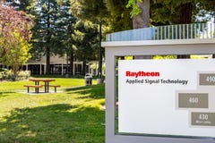 Juni 1, 2019 Sunnyvale/CA/USA - Raytheon applicerade kontor f?r signalteknologi AST i Silicon Valley, s?dra San Francisco Bay fotografering för bildbyråer Juni 1, 2019 Sunnyvale/CA/USA - Raytheon applicerade kontor f?r signalteknologi AST i Silicon Valley, s?dra San Francisco Bay fotografering för bildbyråer