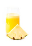 Jus d'ananas dans un verre image libre de droits Jus d'ananas dans un verre image libre de droits