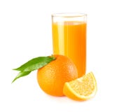 jus d'orange avec les tranches oranges et la feuille verte d'isolement sur le fond blanc jus en verre photographie stock libre de droits jus d'orange avec les tranches oranges et la feuille verte d'isolement sur le fond blanc jus en verre photographie stock libre de droits