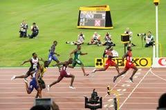 Justin Gatlin de l'état uni menant dans 100 mètres de semi-final aux championnats Pékin du monde d'IAAF Justin Gatlin de l'état uni menant dans 100 mètres de semi-final aux championnats Pékin du monde d'IAAF
