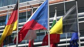 4K Algumas bandeiras de países da União Europeia estão acenando Quarto europeu filme 4K Algumas bandeiras de países da União Europeia estão acenando Quarto europeu filme