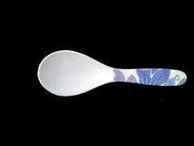 K?chenger?tl?ffel lokalisiert auf schwarzem Hintergrund lizenzfreies stockfoto K?chenger?tl?ffel lokalisiert auf schwarzem Hintergrund lizenzfreies stockfoto