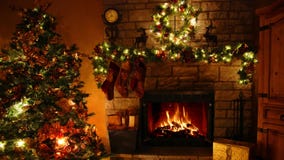 4k merveilleux a tiré de la boucle brûlante de cheminée de flamme de bois de chauffage dans la pièce de fête confortable de Noel clips vidéos 4k merveilleux a tiré de la boucle brûlante de cheminée de flamme de bois de chauffage dans la pièce de fête confortable de Noel clips vidéos