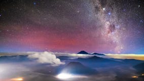 4K Timelapse de Milkyway sobre o vulcão de Bromo, Indonésia video estoque 4K Timelapse de Milkyway sobre o vulcão de Bromo, Indonésia video estoque