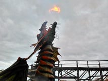 Kaatsheuvel/οι Κάτω Χώρες - 3 Νοεμβρίου 2016: Πυρκαγιά-αναπνέοντας δράκος στο θεματικό πάρκο Efteling στοκ φωτογραφίες με δικαίωμα ελεύθερης χρήσης Kaatsheuvel/οι Κάτω Χώρες - 3 Νοεμβρίου 2016: Πυρκαγιά-αναπνέοντας δράκος στο θεματικό πάρκο Efteling στοκ φωτογραφίες με δικαίωμα ελεύθερης χρήσης