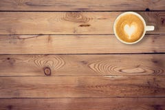 Kaffe på wood tabelltextur med utrymme arkivbild Kaffe på wood tabelltextur med utrymme arkivbild