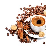 Kaffekopp med kaffebönor och biscotti Royaltyfri Bild Kaffekopp med kaffebönor och biscotti Royaltyfri Bild