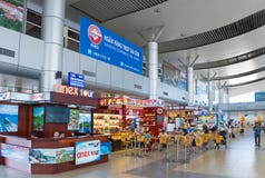 Kaféer och restauranger på inre kamRanh för internationell flygplats royaltyfri foto Kaféer och restauranger på inre kamRanh för internationell flygplats royaltyfri foto