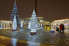 Kaliningrad, Ρωσία Τετράγωνο νίκης με το τοπίο του νέου έτους στοκ φωτογραφία Kaliningrad, Ρωσία Τετράγωνο νίκης με το τοπίο του νέου έτους στοκ φωτογραφία