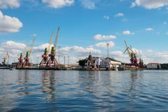 Kaliningrado, Rusia - 10 de septiembre de 2018: Puerto del comercio de Kaliningrado, puerto mar?timo en el mar B?ltico imagen de archivo Kaliningrado, Rusia - 10 de septiembre de 2018: Puerto del comercio de Kaliningrado, puerto mar?timo en el mar B?ltico imagen de archivo