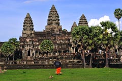 Kambodscha Angkor wat Kontrollturmansicht von der Bibliothek stockfotografie Kambodscha Angkor wat Kontrollturmansicht von der Bibliothek stockfotografie