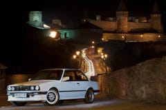 Kamenetz-Podolskiy, Ukraine - 13. April 2012 BMW 325 E 30, Whit lizenzfreie stockfotos Kamenetz-Podolskiy, Ukraine - 13. April 2012 BMW 325 E 30, Whit lizenzfreie stockfotos